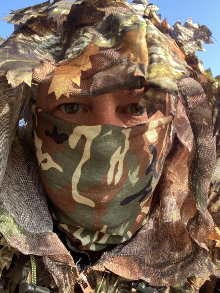 Sylvain Martin, photographe animalier en tenue de camouflage